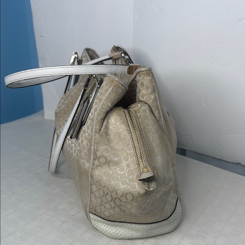 Coach Beige Signature Tote Bag - Picture 4 of 10